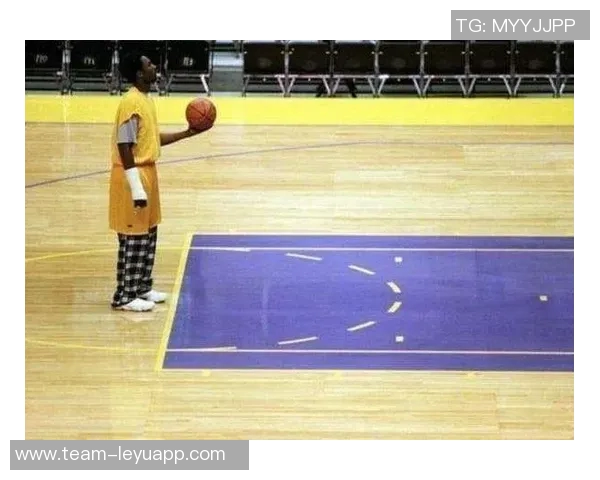 泰山队第72分钟进攻失误谢文能传中直接飞出底线引发球迷失望