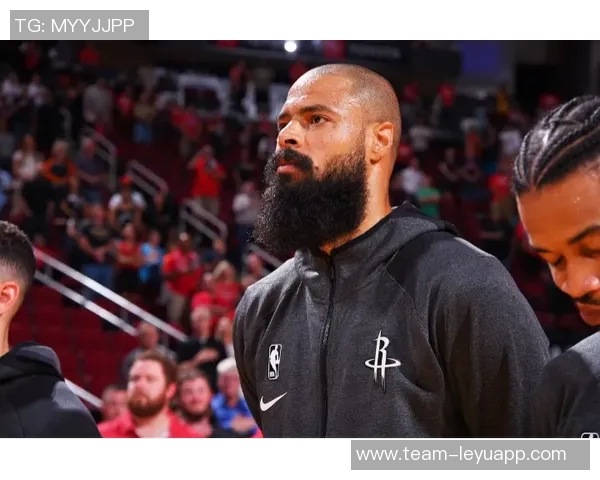 泰森39分生涯之夜米切尔泼水庆祝获比赛用球精彩瞬间回顾 泰森39分生涯之夜米切尔泼水庆祝获比赛用球精彩瞬间回顾